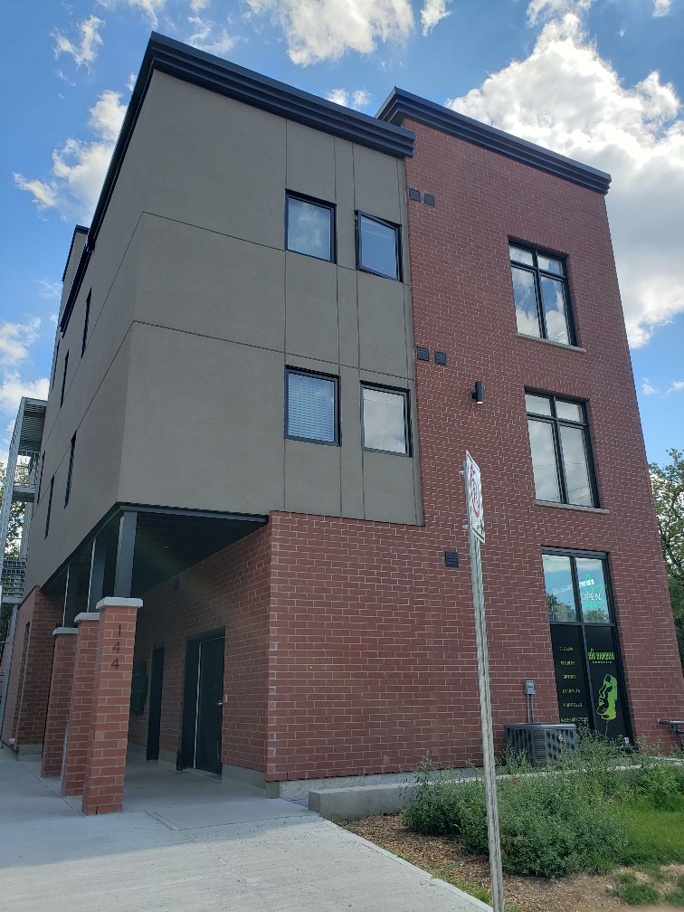 12 - 144 Renfrew Ave